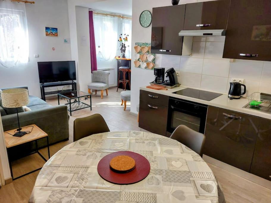 Gite 65 M2 200 M Gare T-G-V 400 M Centre-Ville Grand Parking 250 Places Gratuit Face Au Logement Arras Buitenkant foto