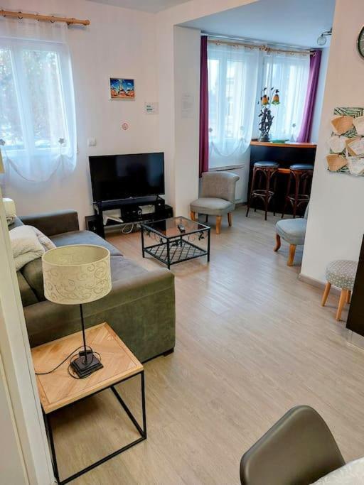 Gite 65 M2 200 M Gare T-G-V 400 M Centre-Ville Grand Parking 250 Places Gratuit Face Au Logement Arras Buitenkant foto